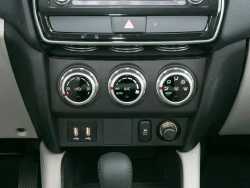 MITSUBISHI ASX 13