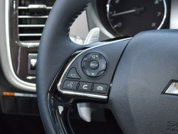 MITSUBISHI OUTLANDER 9