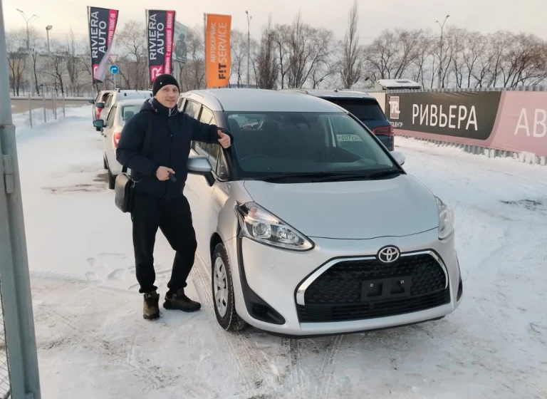 Toyota Sienta