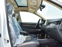 MITSUBISHI OUTLANDER 8
