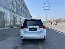 Mitsubishi Outlander 2
