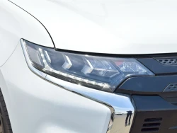 MITSUBISHI OUTLANDER 4