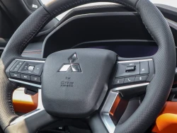 MITSUBISHI OUTLANDER 17