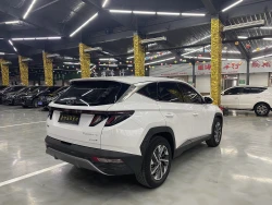 Hyundai Tucson 4