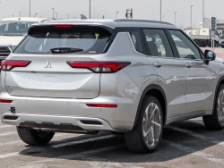 MITSUBISHI OUTLANDER 4