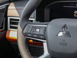 MITSUBISHI OUTLANDER 15